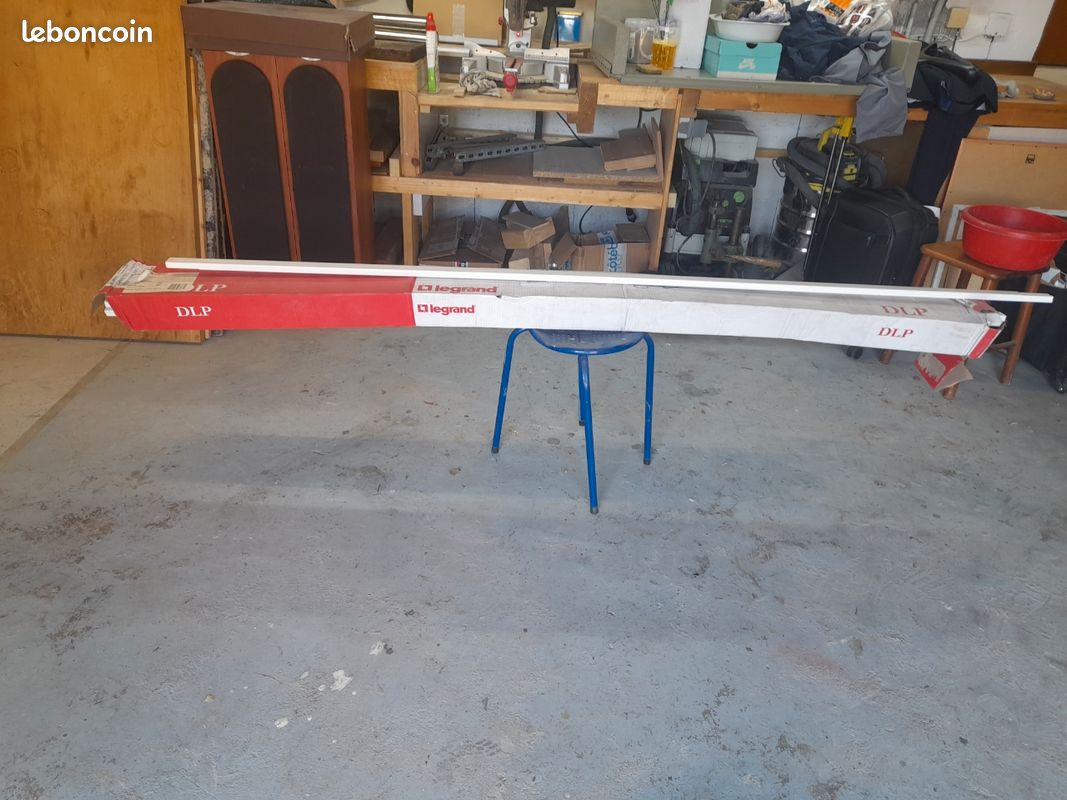 Moulure legrand 32x16 ref 030804 (image 3)