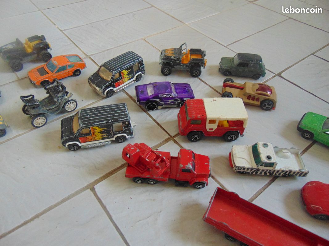 Lot de petite voiture n 2 (image 2)