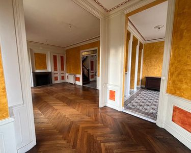 Maison 1 100 000 € - 250 m²