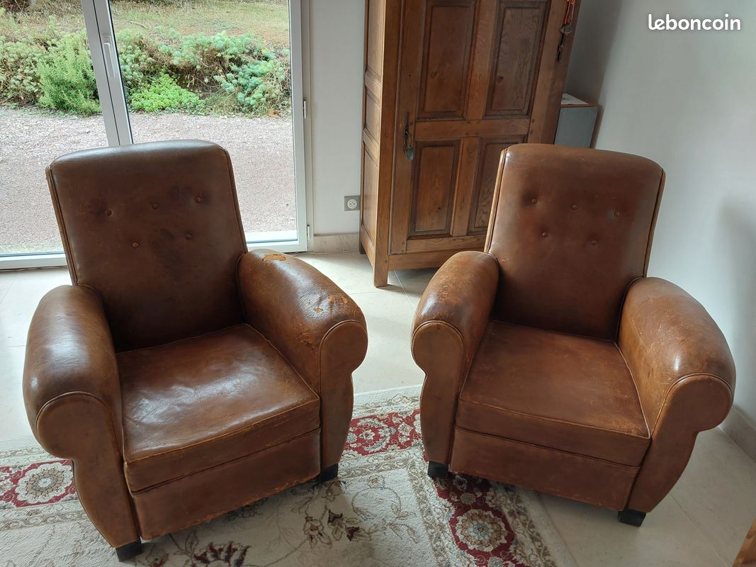 Lot de deux fauteuils en cuir 'Club' (image 1)