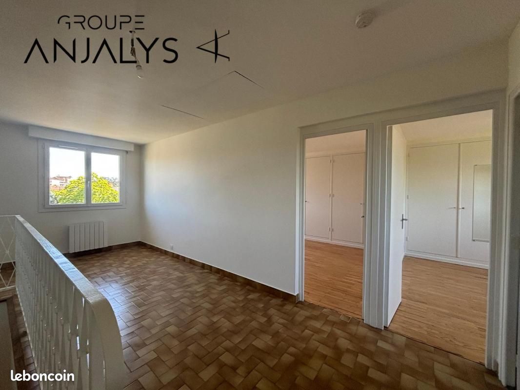 Maison a louer decines-charpieu - 5 pièce(s) - 125 m2 - Surfyn