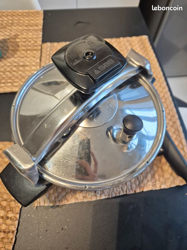 Autocuiseur / Cocotte en inox avec couvercle (image 1)