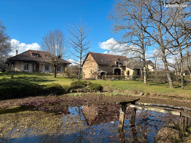 Magnifique propriété de 4300m2 comprenant une maison et une dépendance en pierre de taille et un étang privé