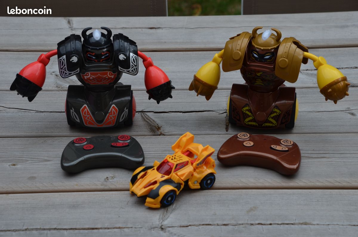 Lot 2 robots de combats commandés (image 1)