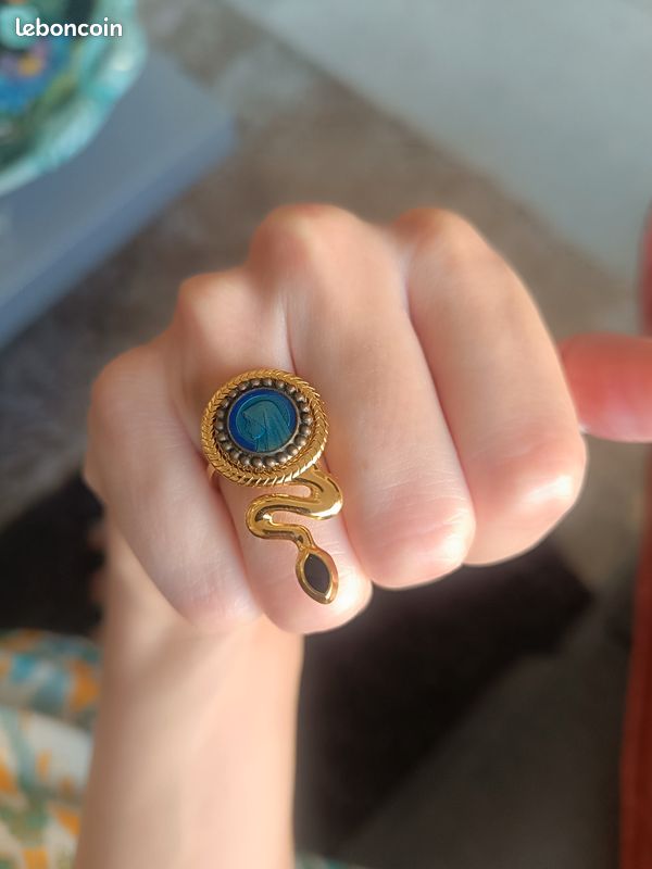 Très belle bague acinoxydable ajustable médaille Vierge Marie