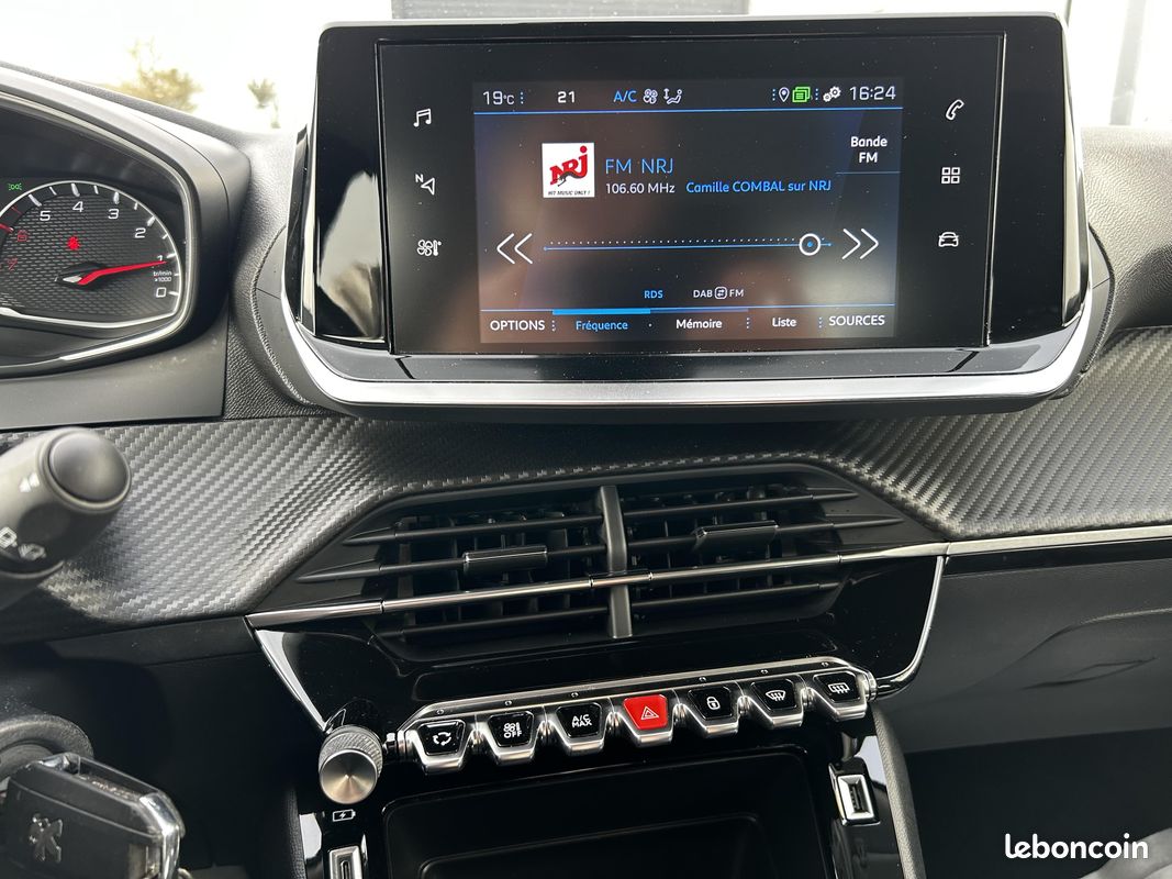 PEUGEOT 2008 BlueHDi 130 S&S BVM6 Allure (image 28)