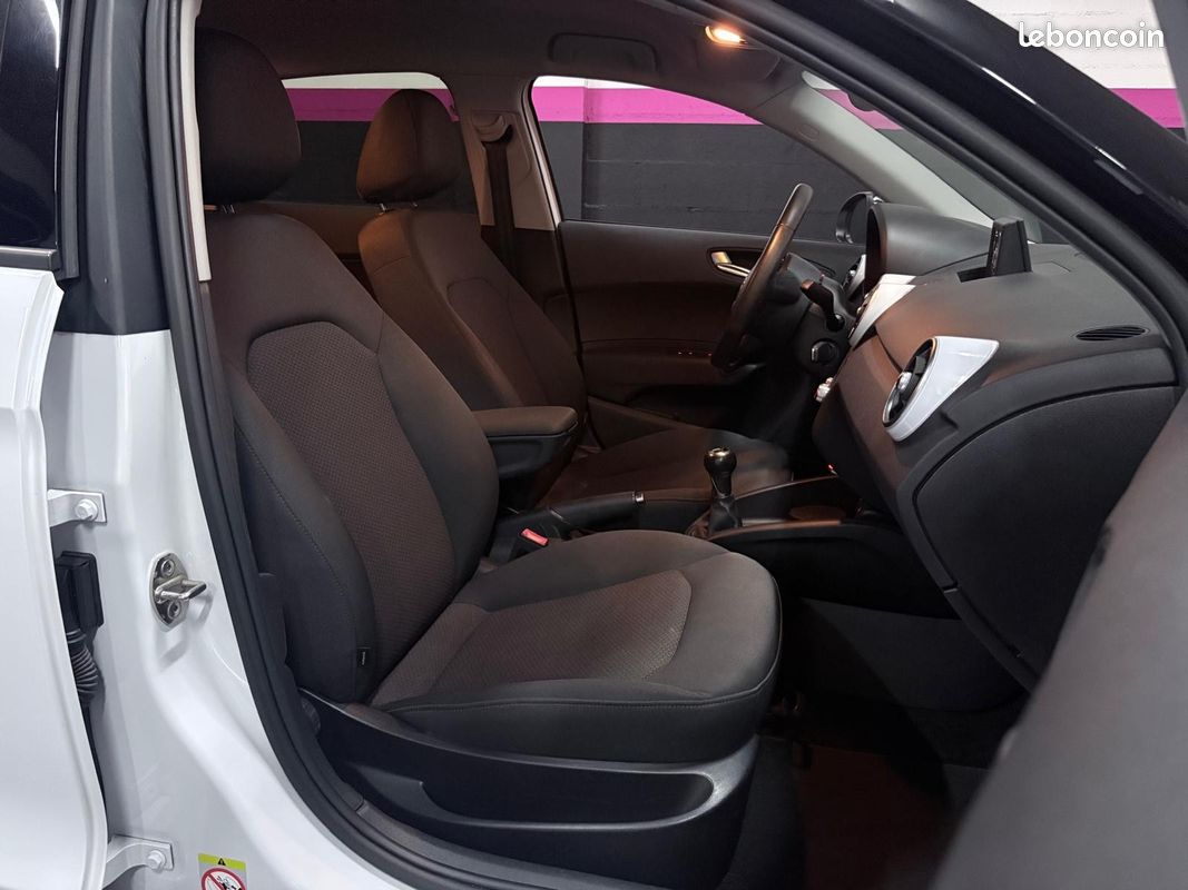 AUDI A1 SPORTBACK 1.2 TFSI 86 S line *REVISION A JOUR* *CT OK* *PLAQUETTES DE FREIN NEUVES (image 16)