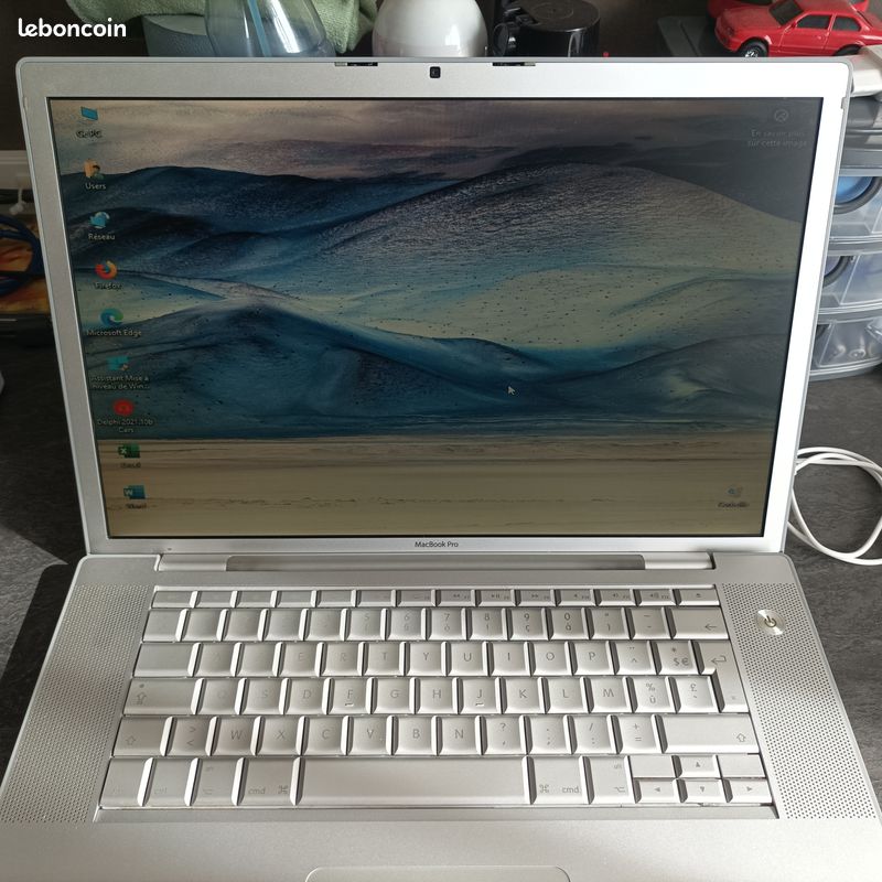 Apple MacBook Pro (image 2)