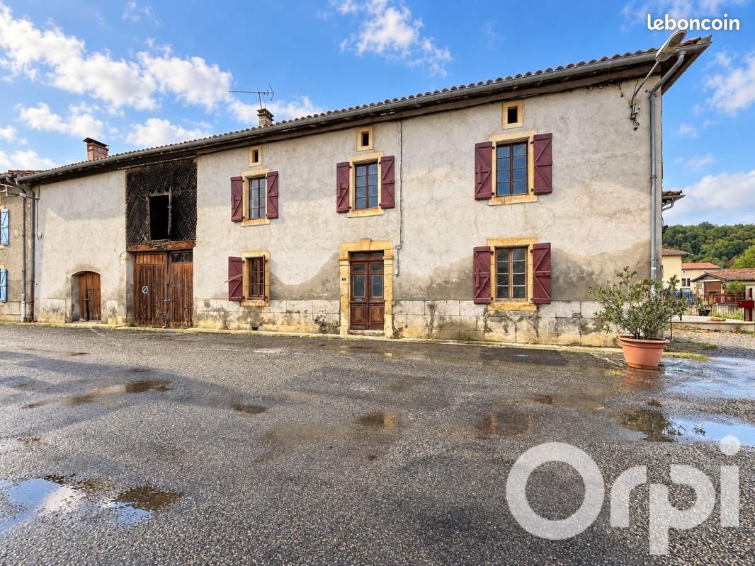 Maison 6 pièces 204 m² · à Beauchalot · 204 m² · 109 000 €
