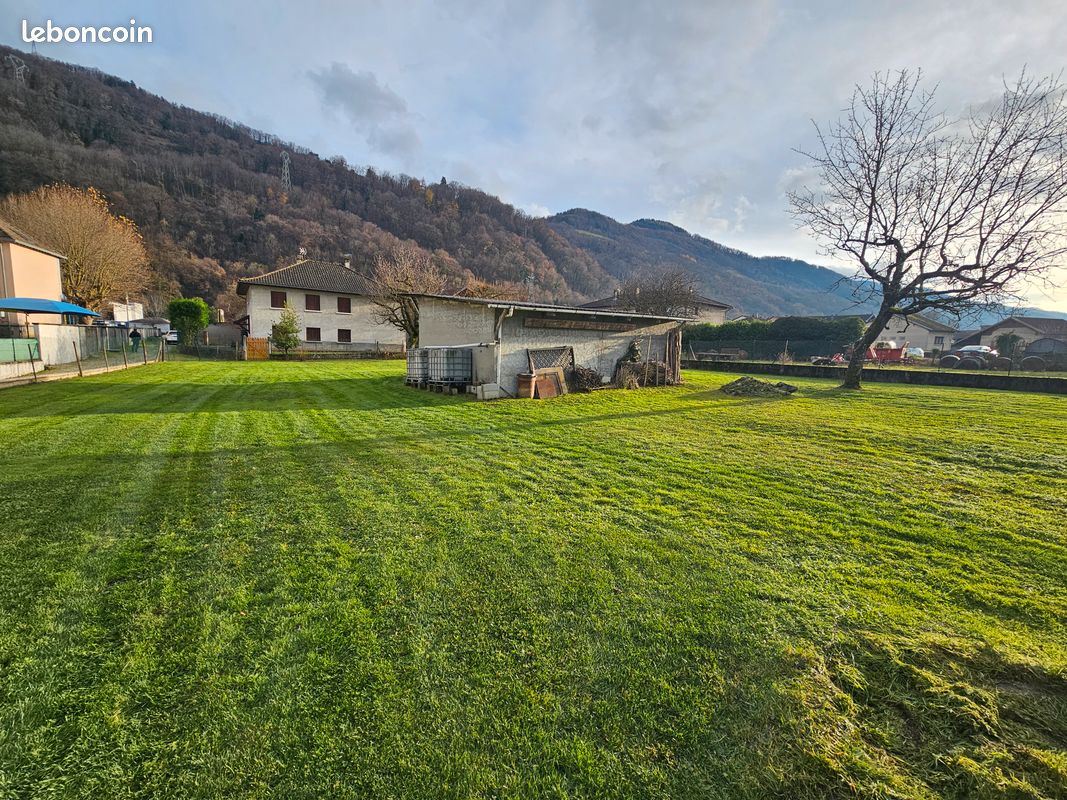 Terrain plat 1135m2 (image 1)