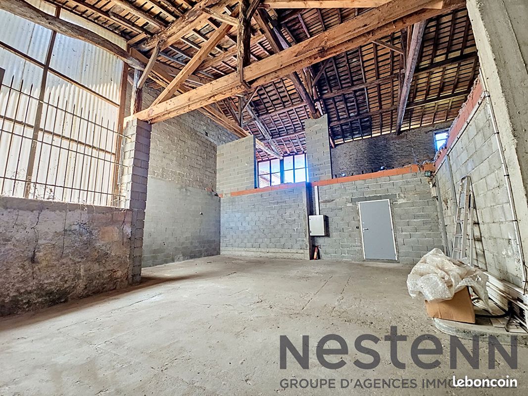 Parking 84 m² · à Salies-du-Salat · 84 m² · 600 €/mois