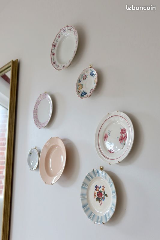 Composition murale d'assiettes anciennes - Faïence rose (image 8)