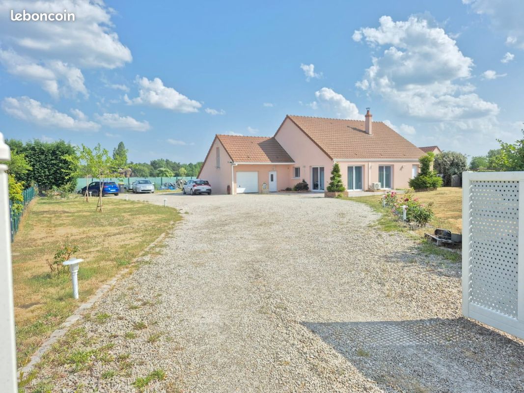 Maison 7 pièces 170 m² · à Les Bordes · 170 m² · 240 000 €