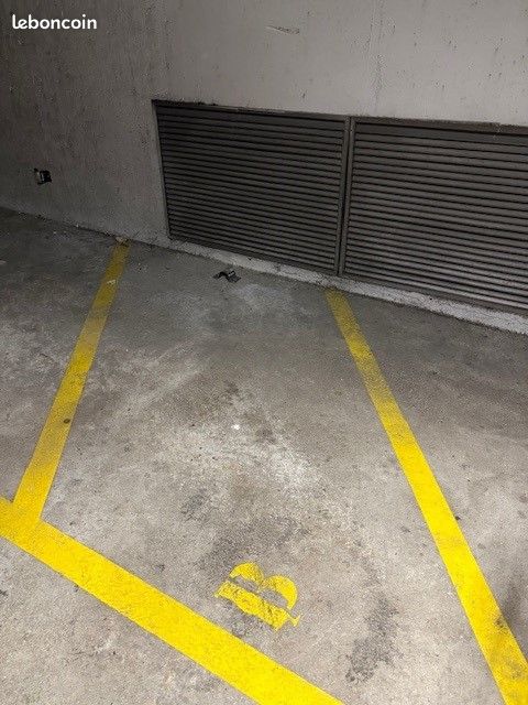 Parking moto à louer · à Puteaux · 55 €/mois