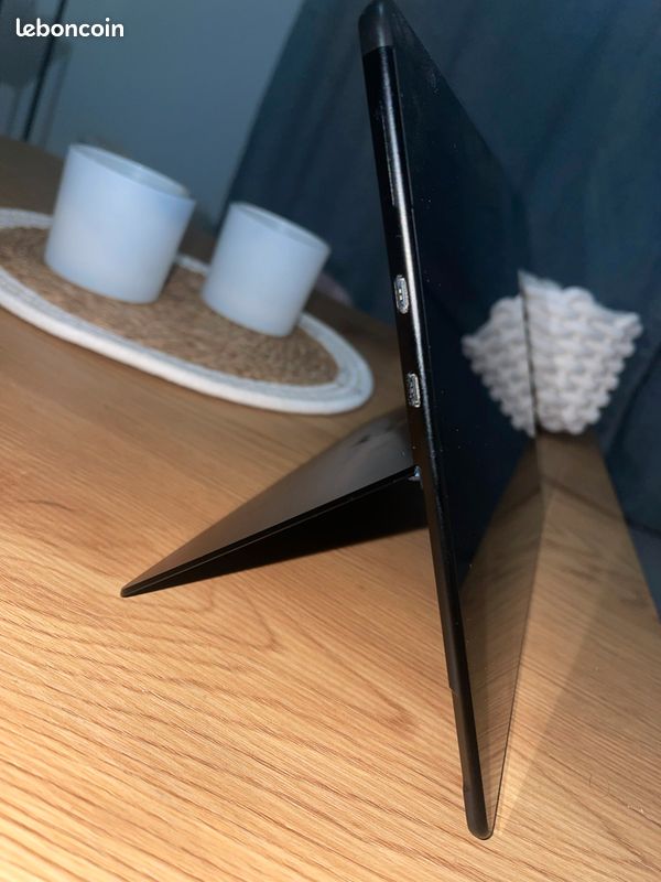 Surface Pro X (image 3)