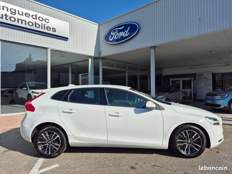 Volvo V40 D2 120ch Momentum Business Geartronic (image 8)