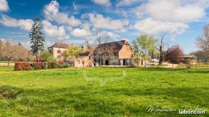 Maison 14 pièces 489 m² · à Figeac · 489 m² · 843 000 €