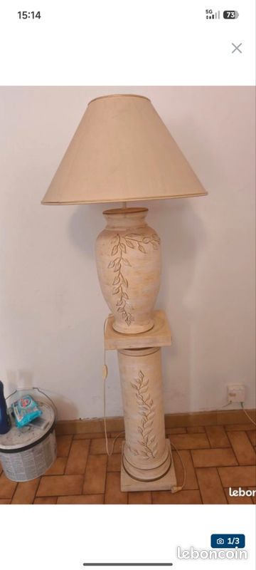 Lampe et colonne (image 1)