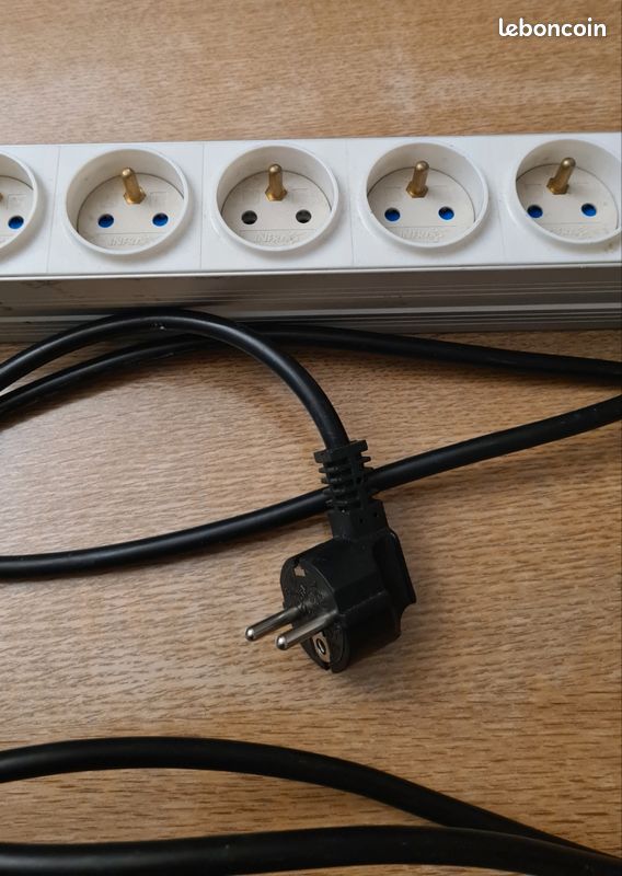 Bandeau de 9 prises avec interrupteur lumineux (image 3)