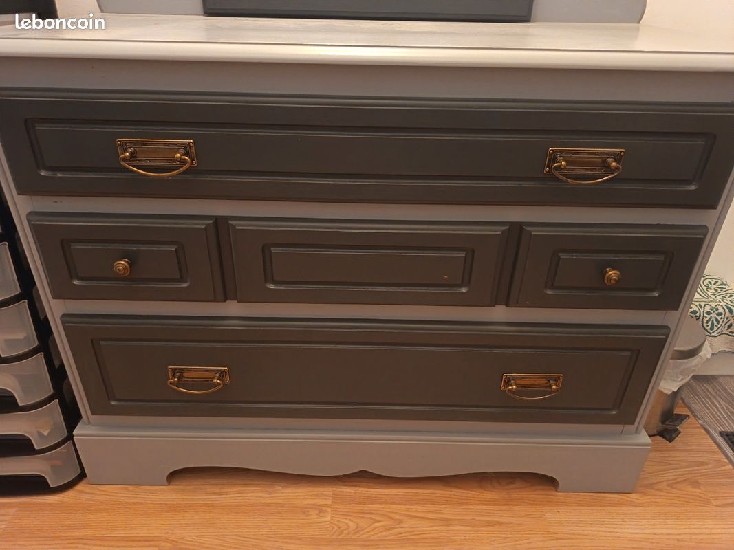 Commode (image 1)