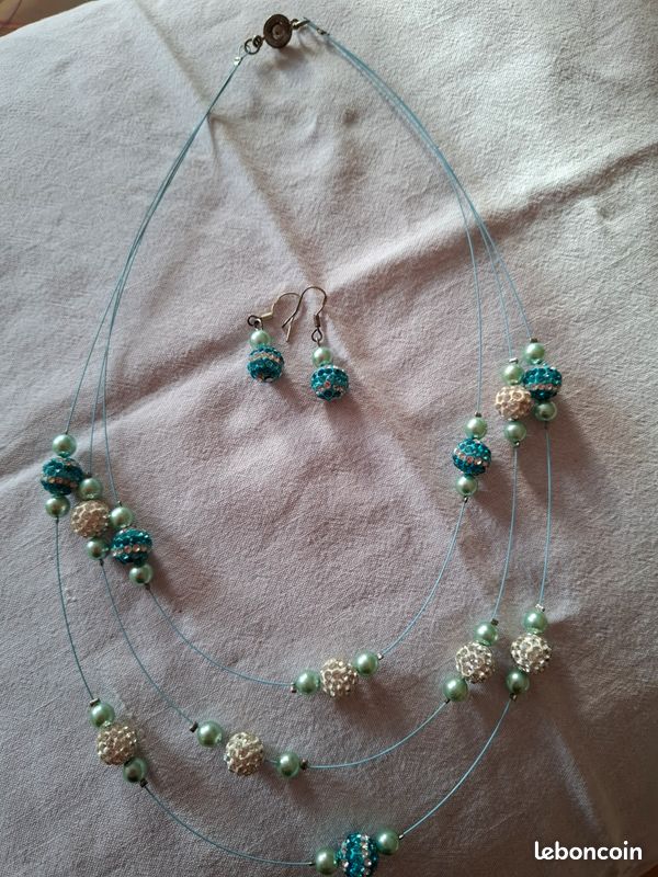 Collier avec boucles d'oreilles (image 1)