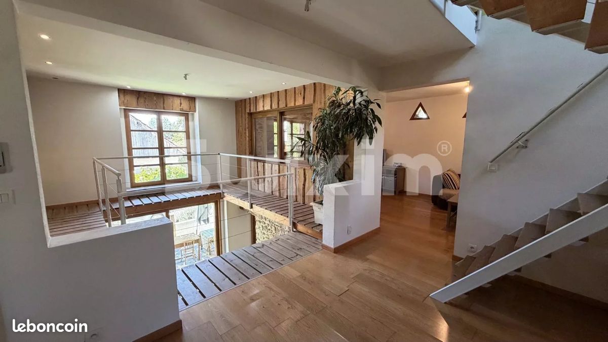 Maison 8 pièces 227 m² · à Montcel · 227 m² · 399 000 €