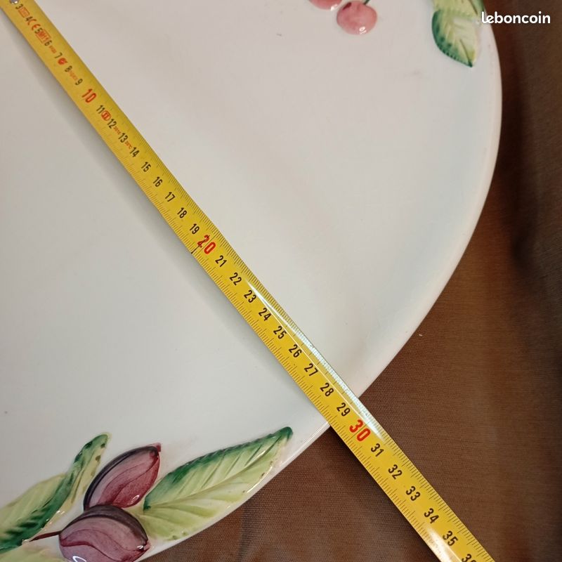 Ravier-Plat de présentation à cake en faience blanche décor collection