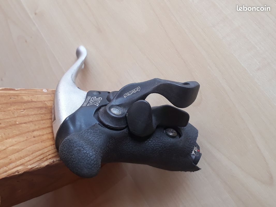1 paire de leviers d'embrayage de frein de moto en fibre de carbone