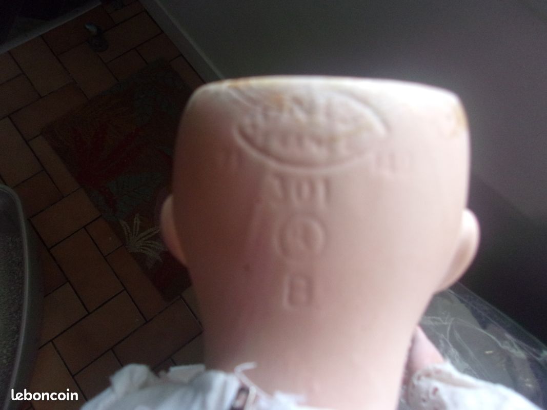 Tête de poupée ancienne UNIS FRANCE Moule 60-en porcelaine