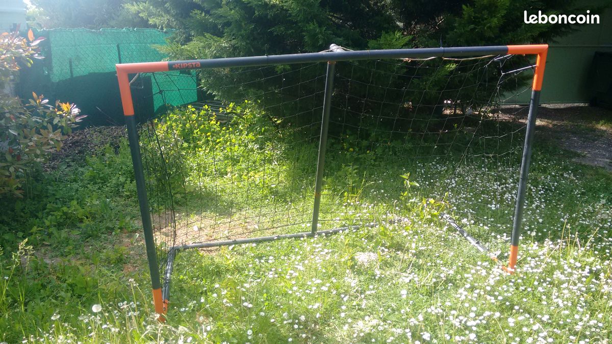 Cages football (image 1)