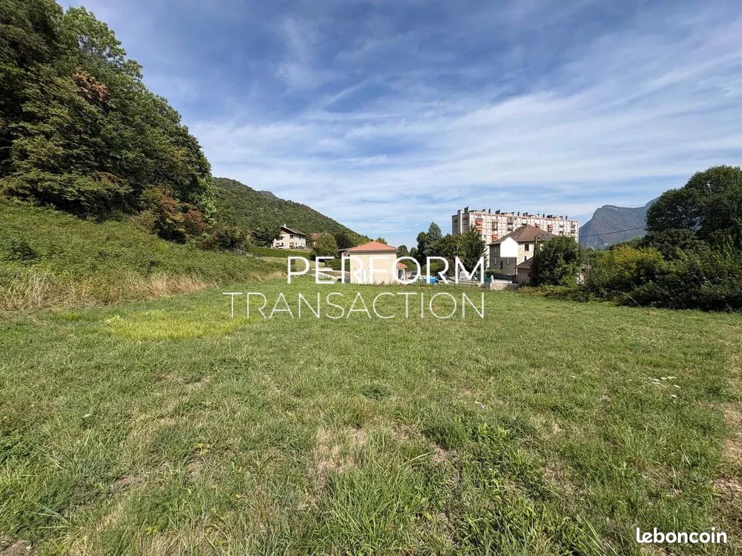 Terrain 1000 m² · à Noyarey · 1 000 m² · 190 000 €
