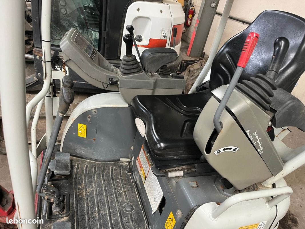 Takeuchi tb217r (image 13)