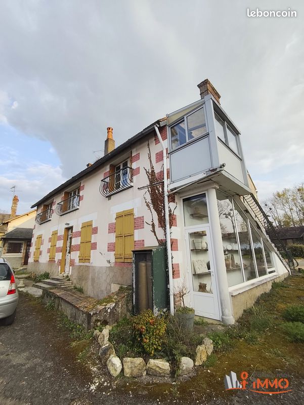 Maison 6 pièces 180 m² · à Saint-Amand-en-Puisaye · 180 m² · 35 000 €
