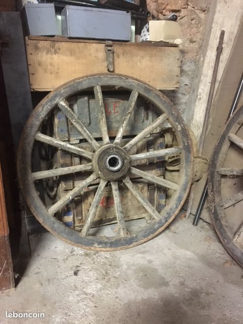 Roue de chariot en bois (image 1)