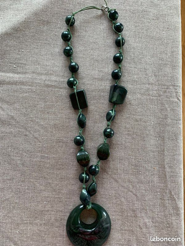 Collier (image 1)