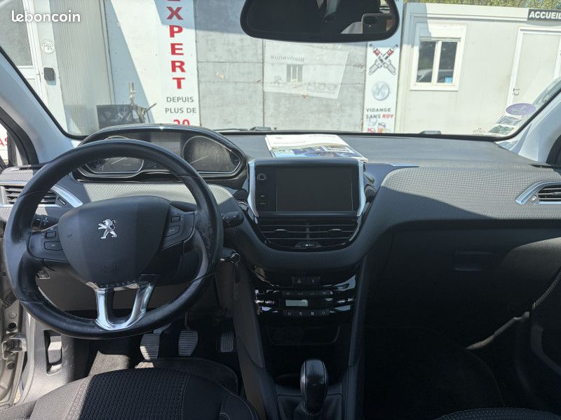 Peugeot 208 1.2 PURETECH 82CH ALLURE 3P (image 10)