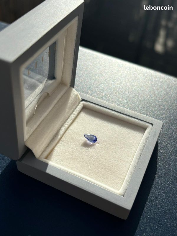 Tanzanite 0.71 CT en forme de Poire, Excellent Cut, Excellent Clarity (image 2)