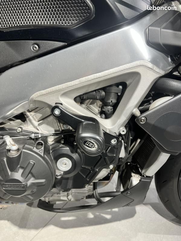 Aprilia TUONO 1100 V4 RR (image 6)