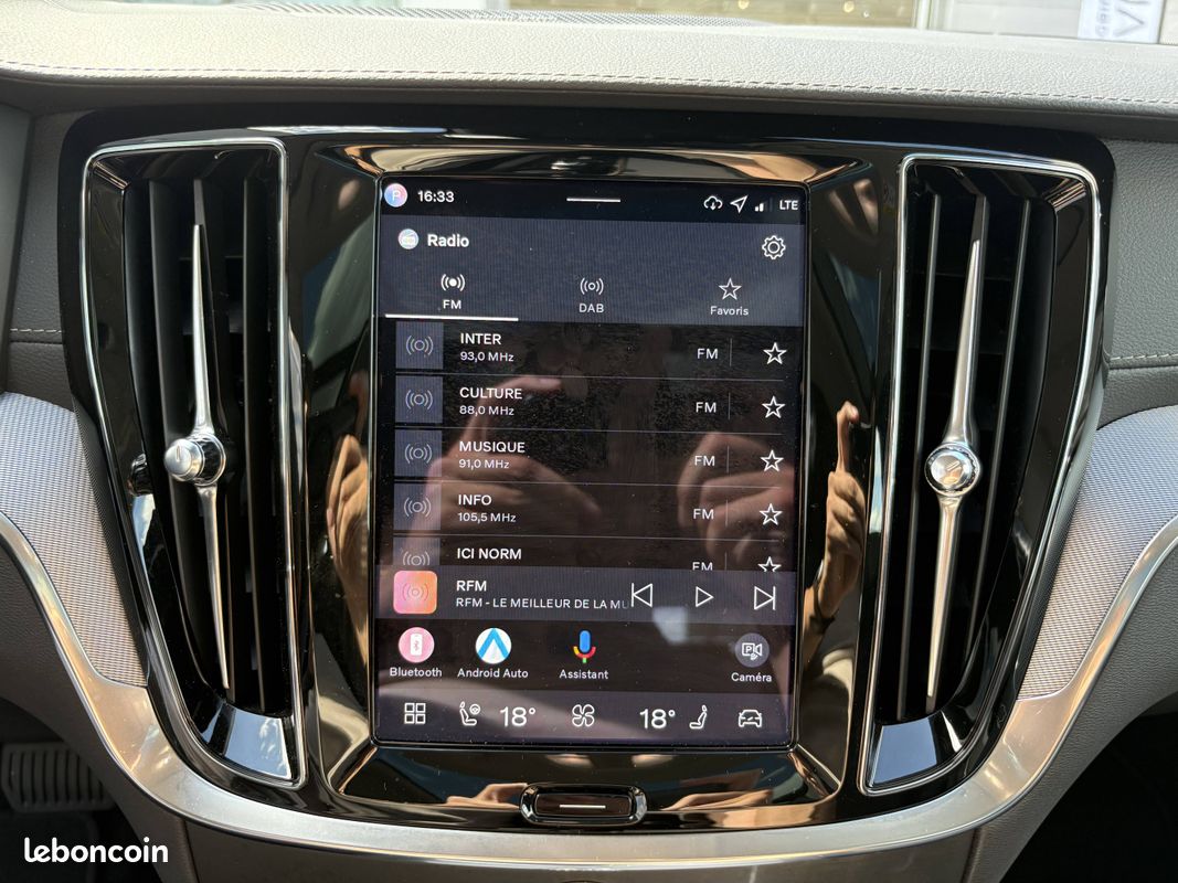 VOLVO V60 Micro hybride essence B4 197 ch DCT7 Ultra Style Dark (image 21)