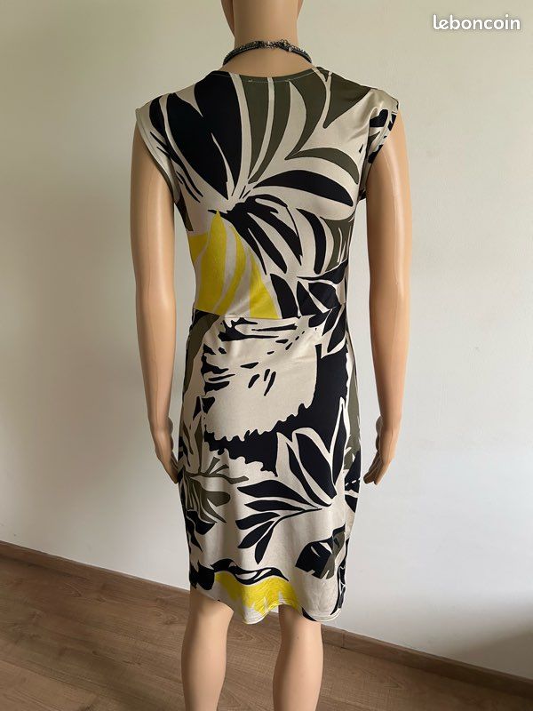 Robe imprimée sans manches Jacqueline Riu taille 36 comme neuve