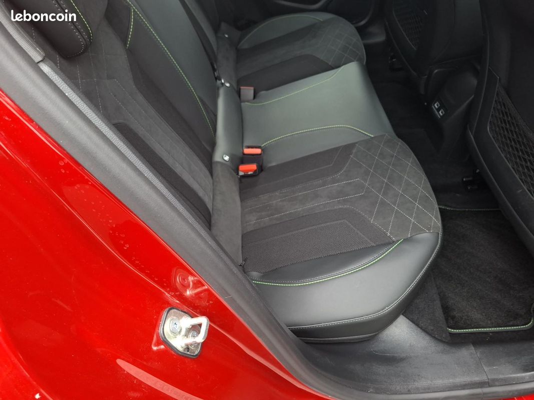 PEUGEOT 208 PureTech 130 S&S EAT8 GT (image 24)