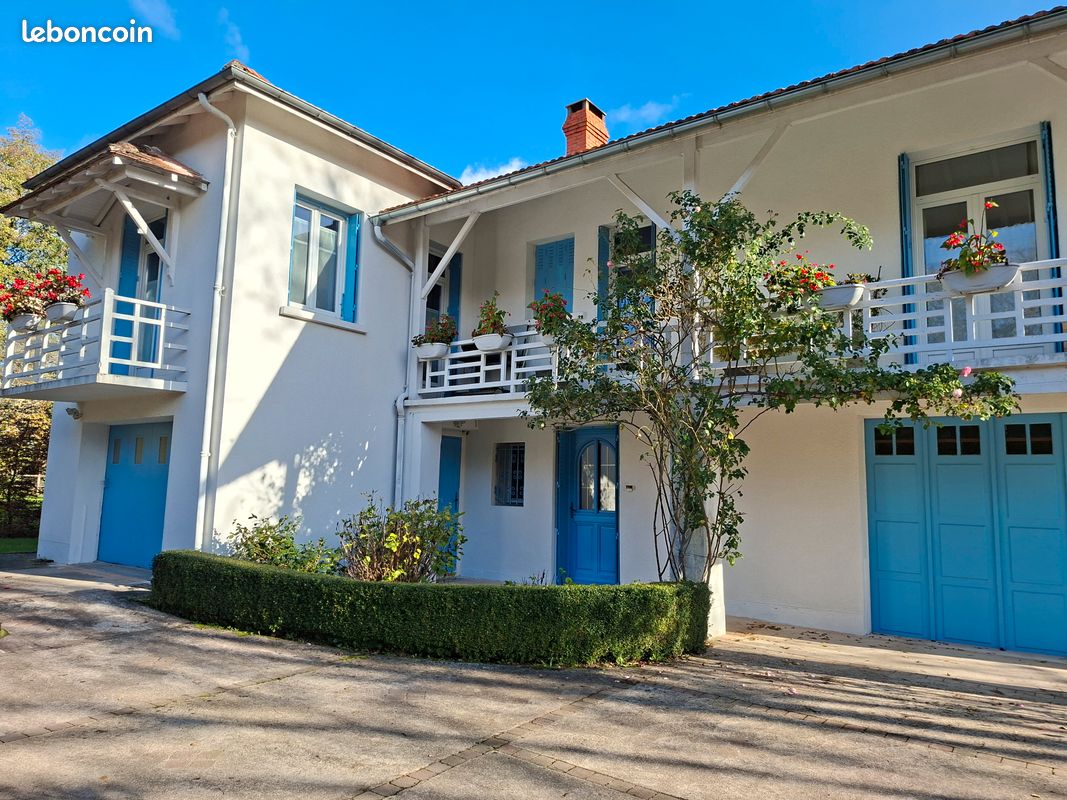 Maison 6 pièces 185 m² · à Saint-Astier · 185 m² · 225 000 €