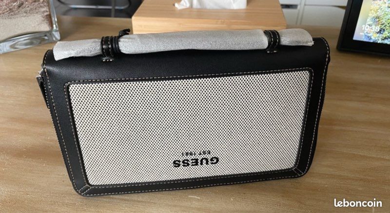 Pochette à main (image 1)