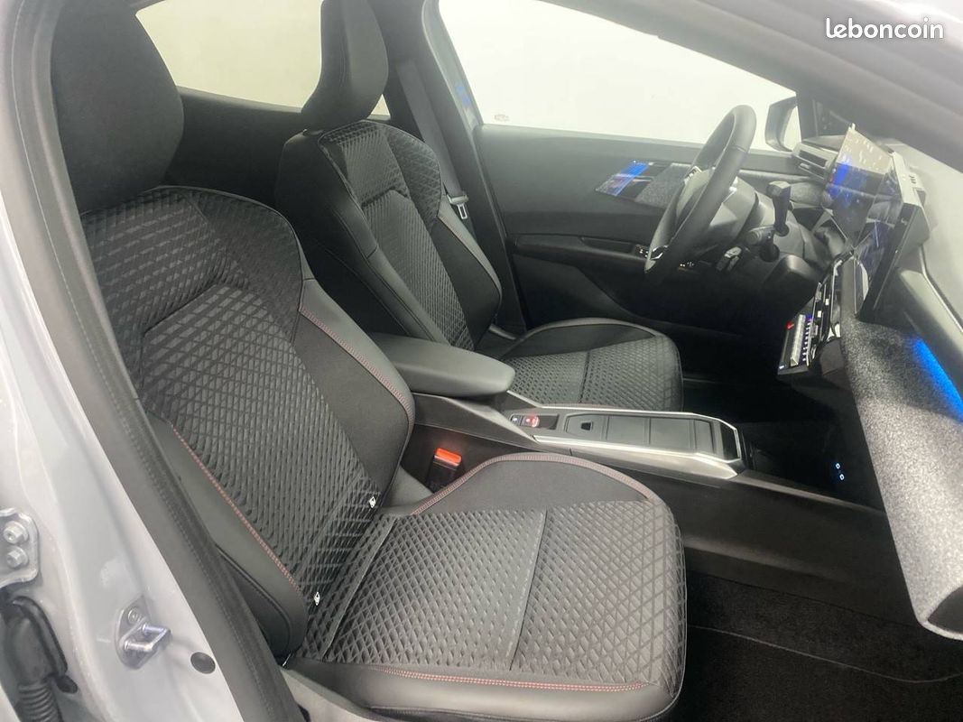 RENAULT Clio E-Tech full hybrid 160 ch Techno (image 8)