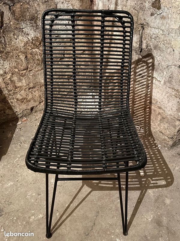 Chaise métal et rotin noir (image 1)