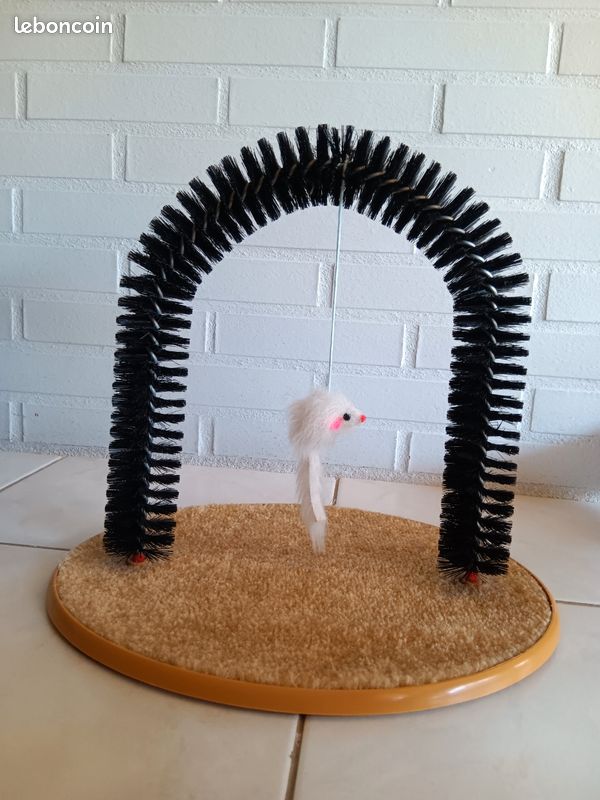 Grattoir en arche pour chat (image 1)
