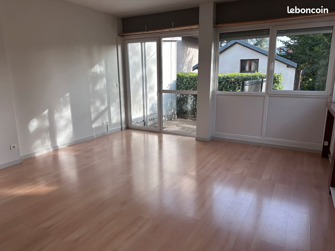 Parking 77 m² · à Besançon · 77 m² · 181 000 €