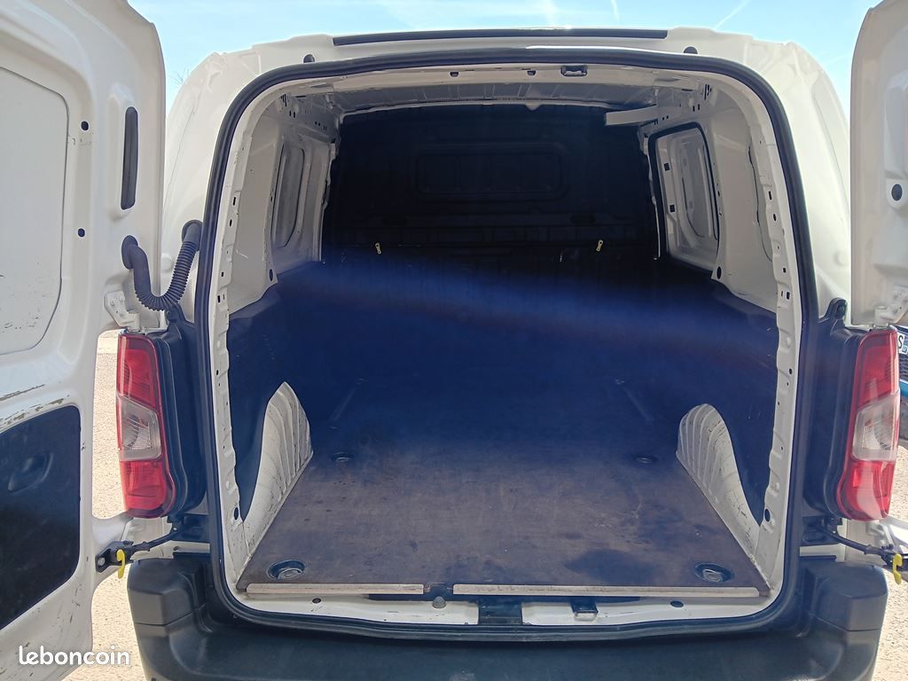 Citroën Berlingo III 1.5BHDI (2) VAN TAILLE M 650K 100CV S&S BVM6 TVA (image 4)