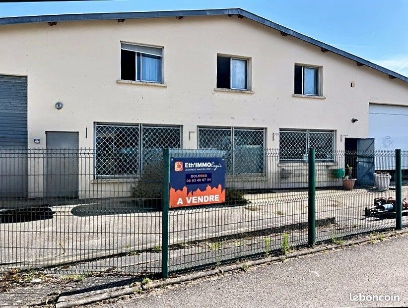 Local commercial 900 m² · à Péronnas · 900 m² · 750 000 €