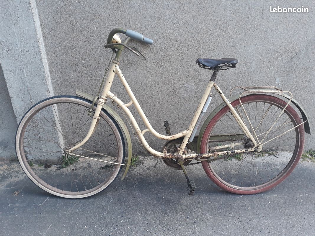 Velos ancien 1900 selle cuir poignè bois deco collection restauration meeting velos retro anjou velocypedia (image 1)